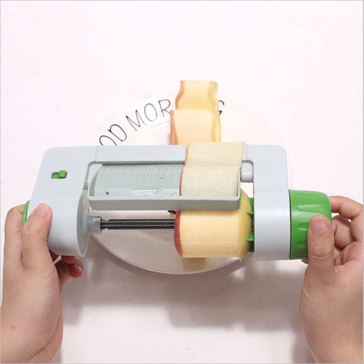 Hand rotating fruit and vegetable slicer